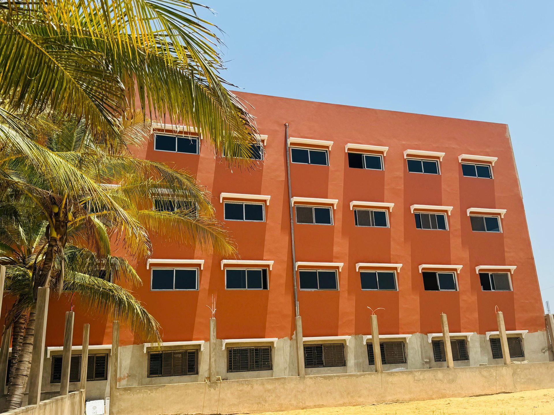 Le bâtiment du Complexe Scolaire Kaay Baax